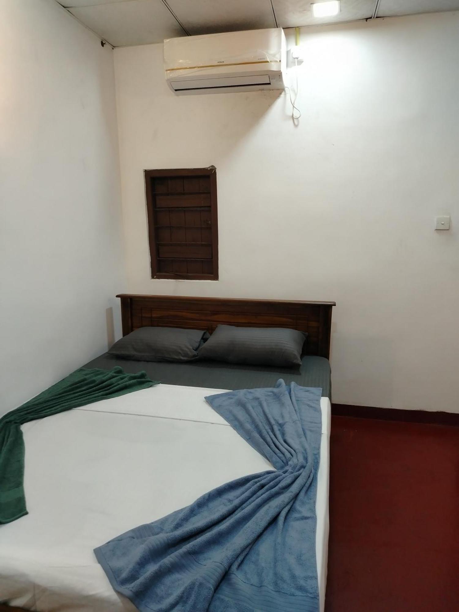 Ocean Oasis Restaurant And Rooms Trincomalee Exteriör bild