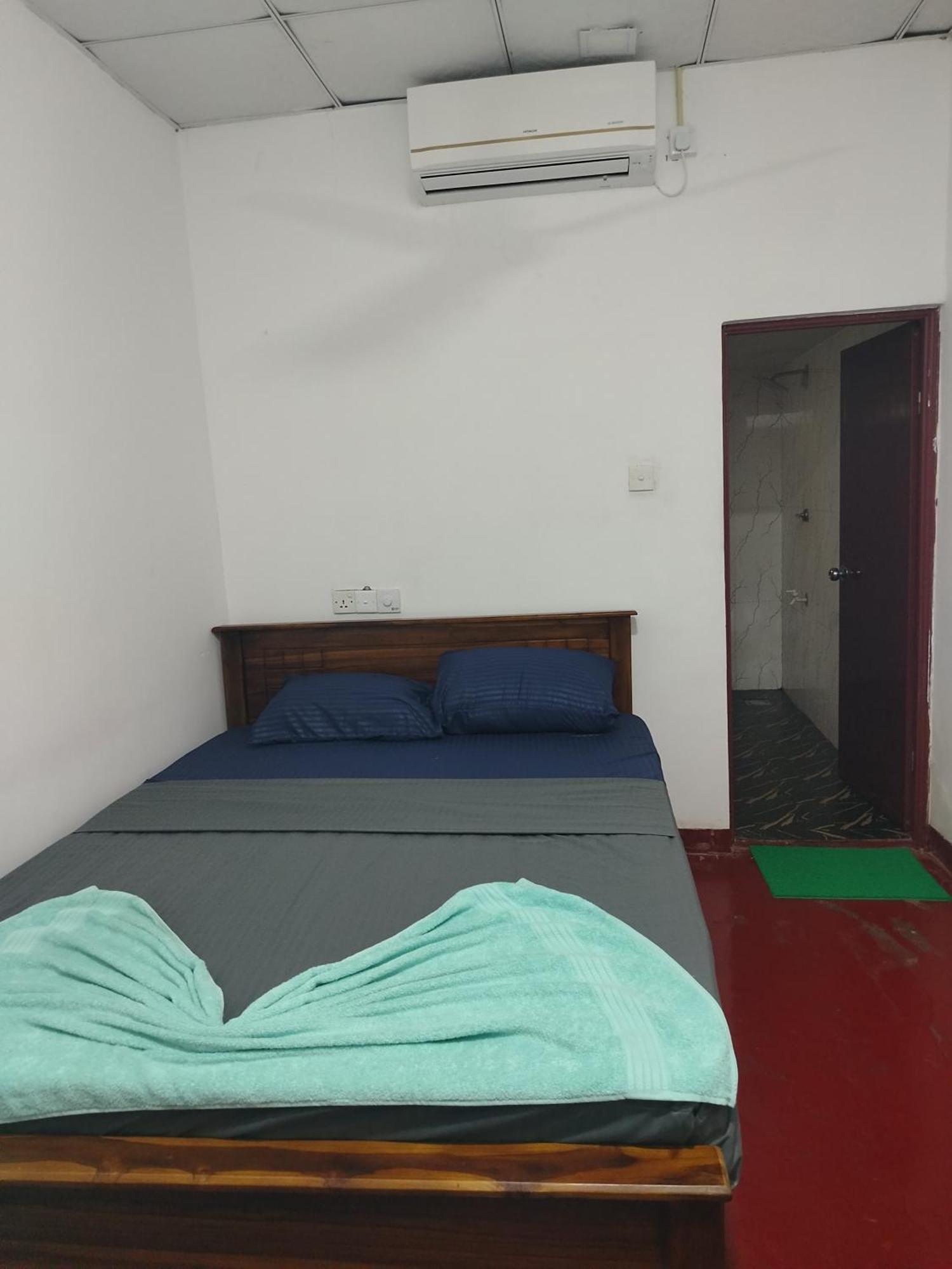 Ocean Oasis Restaurant And Rooms Trincomalee Exteriör bild